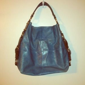 On hold Tano Blue leather purse