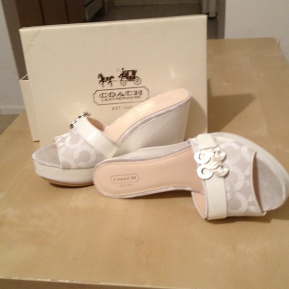 *ON HOLD*@ nette_61Authentic Coach wedge sandals