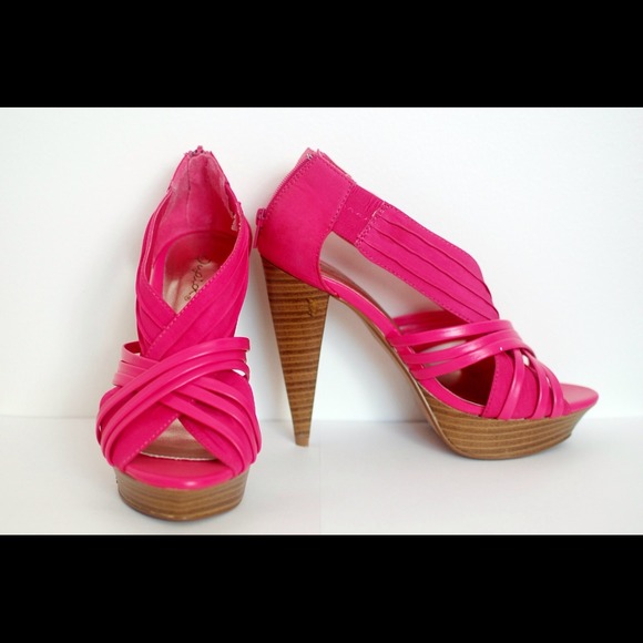 Qupid Fuchsia Heels