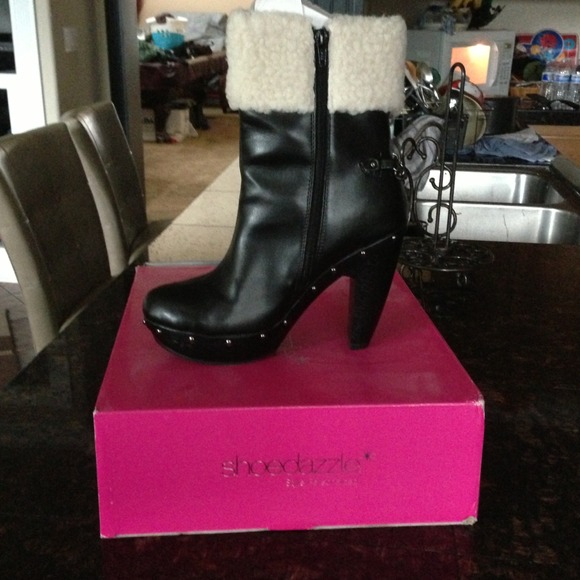 Shoedazzle low cut boots. Size 7.5