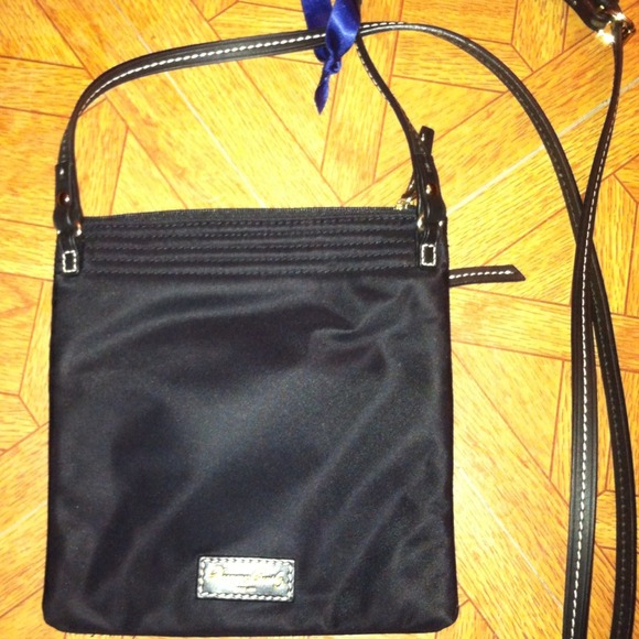 Authentic Dooney&Bourke purse,with serial #