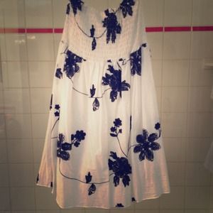 ❌SOLD in BUNDLE❌White Linen Dress w/ Black Detail