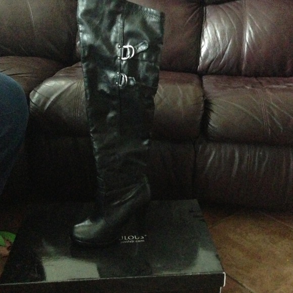 Norah black high leg boot NIB 7.5