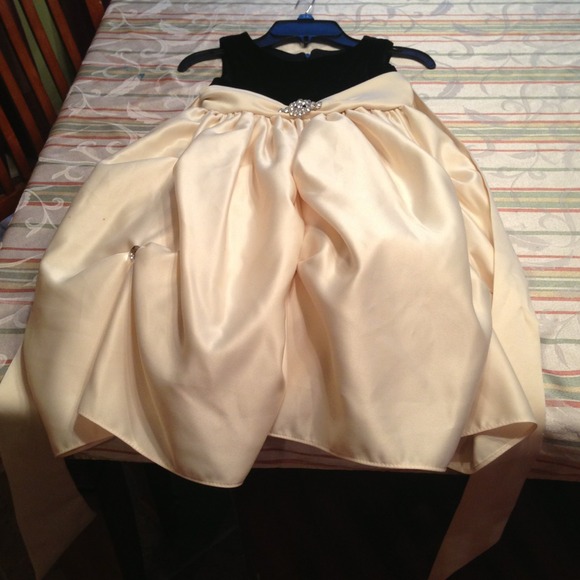 🍀Size 7 girls formal🍀