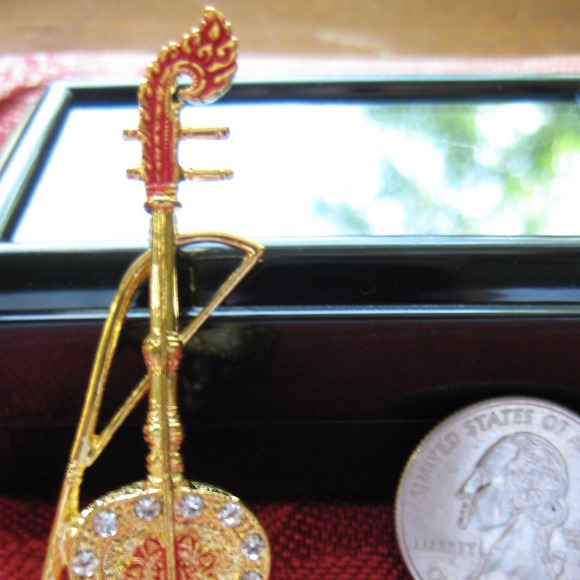Brooch - Picture 2 of 3