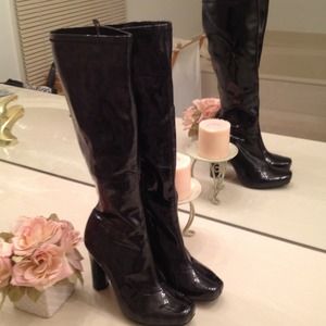 BCBG boots