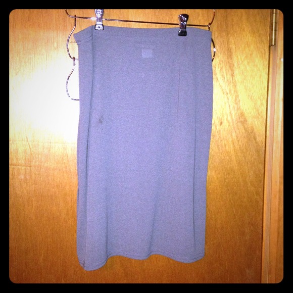Gray pencil skirt