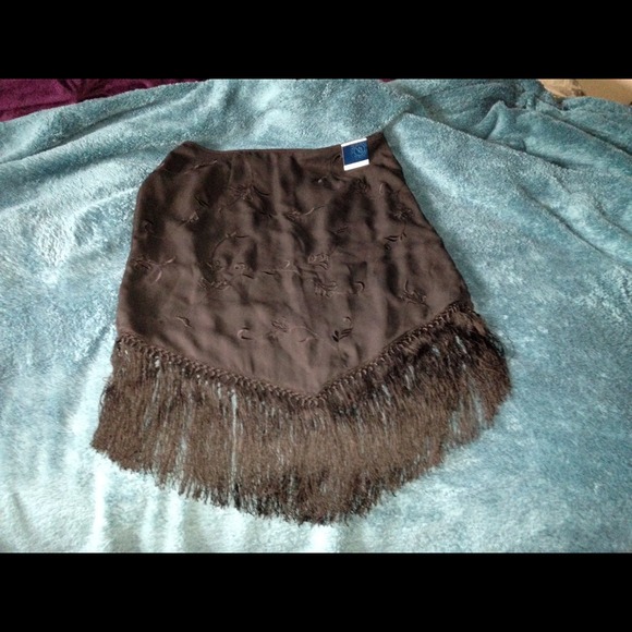 TRADED! NWT Black V front Skirt