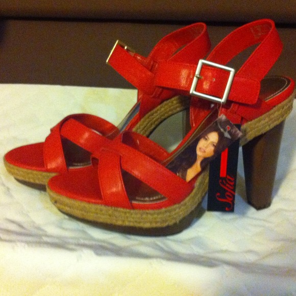 NWT Sofia Verona Tara Coral Sz 10 heels
