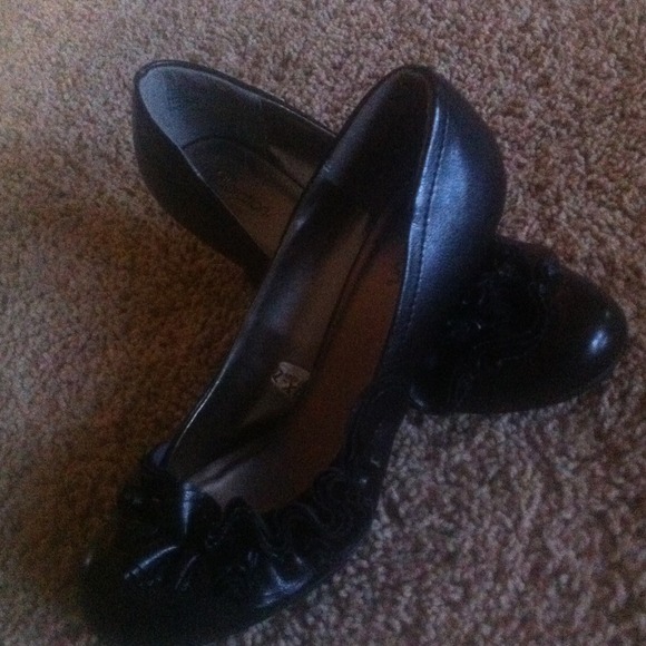 SOLD****Size 5.5 black pump