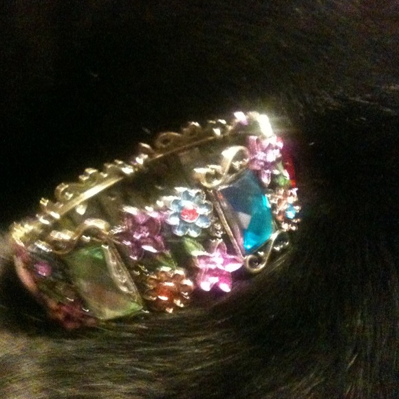 Cute colorful bracelet. - Picture 1 of 4