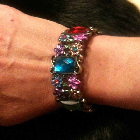 Cute colorful bracelet. - Picture 2 of 4