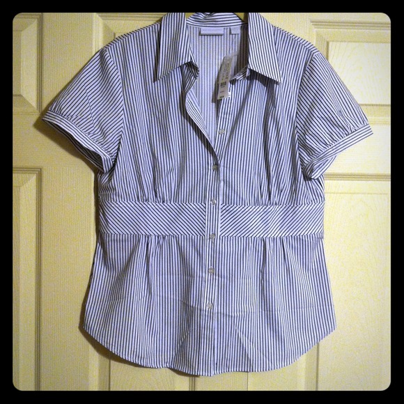 ⛔Sold⛔NWT NY&Co short sleeve dress shirt.
