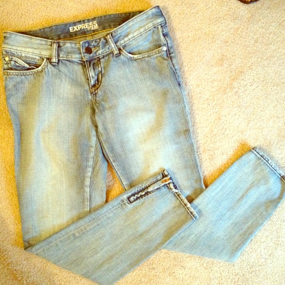⛔Sold in Bundle!⛔Express Jeans - Picture 1 of 3