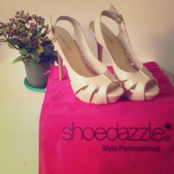 Shoe Dazzle Peeptoe nude platform sandals 6 or 6.5