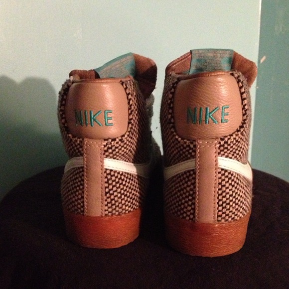 Women's rare Nike shoes - Picture 3 of 4