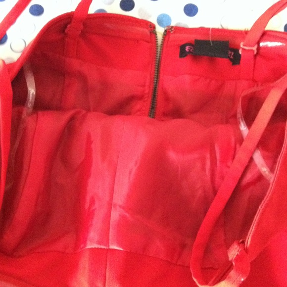 RED DRESS - Picture 3 of 4