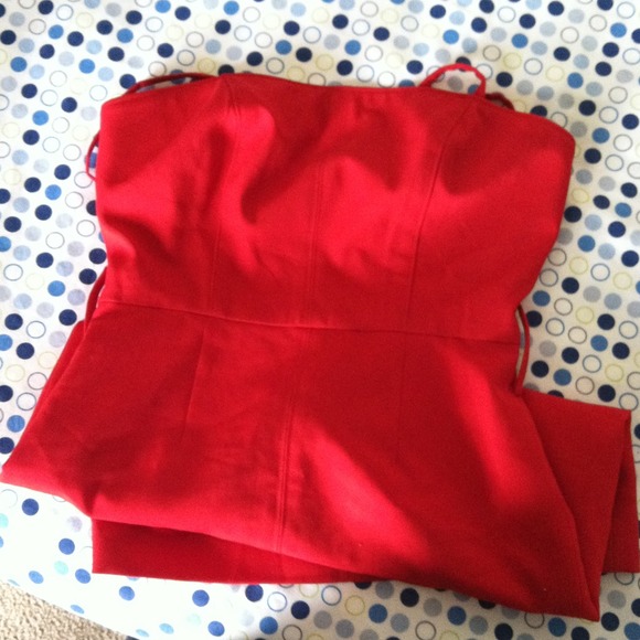 RED DRESS - Picture 4 of 4