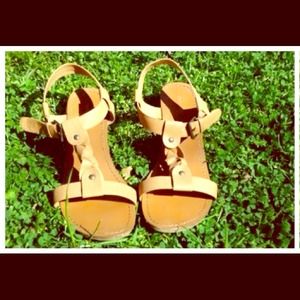 Old Navy tan sandals