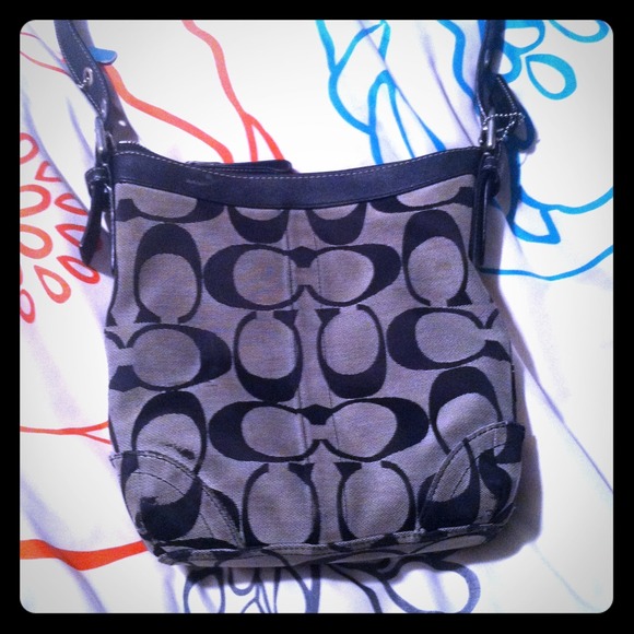 Cross body signature - Picture 1 of 3