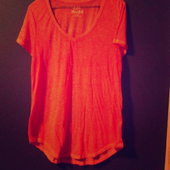 📮SOLD!! Orange thin v-neck tee