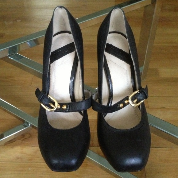 Vintage Style Mary Janes! Square toe pumps.