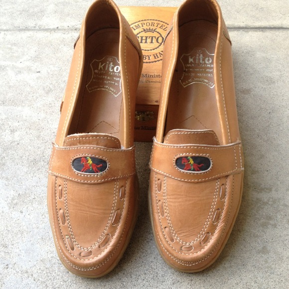 A must have Adorable Vintage leather loafers!!