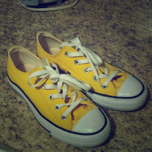 Yellow converse (all star)