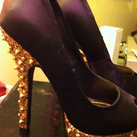 Black & Gold Studded Brand new Heels - Picture 2 of 2