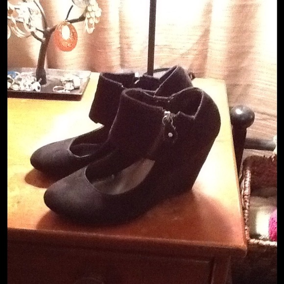 Baker Black Wedge