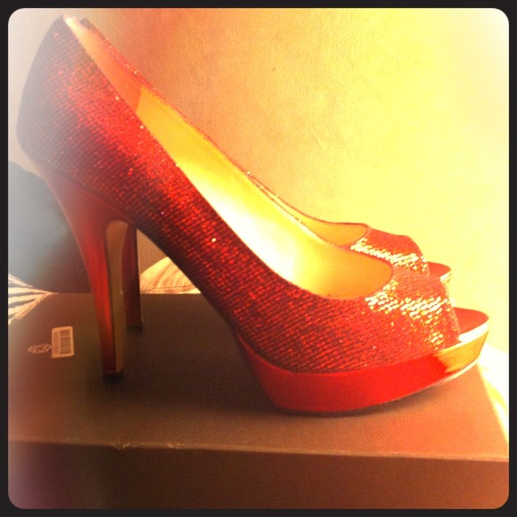 Enzo Angiolini red glitter pumps👠