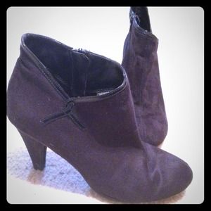 Black short boot heels