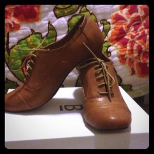 Bakers "Jason" casual Oxford heeled shoe.