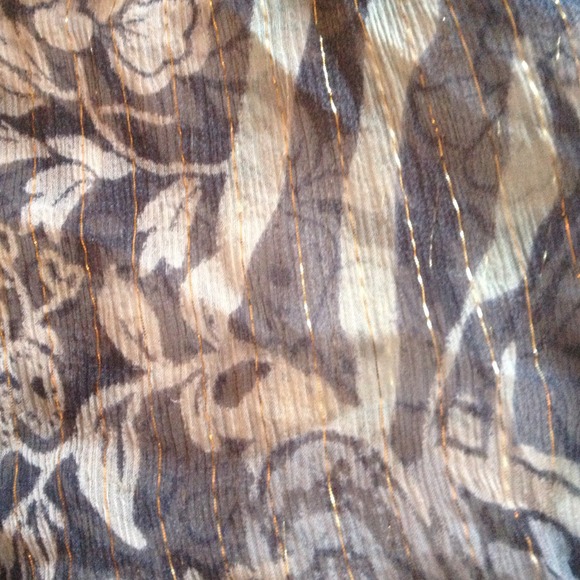 **SOLD IN BUNDLE**Cache Sheer Feminine Top - Picture 2 of 3