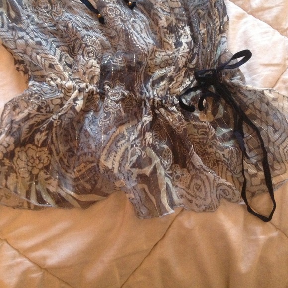 **SOLD IN BUNDLE**Cache Sheer Feminine Top - Picture 3 of 3