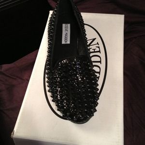 Steve Madden black with stud