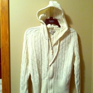SOLD!!! NWOT Tommy Hilfiger Cream Sweater