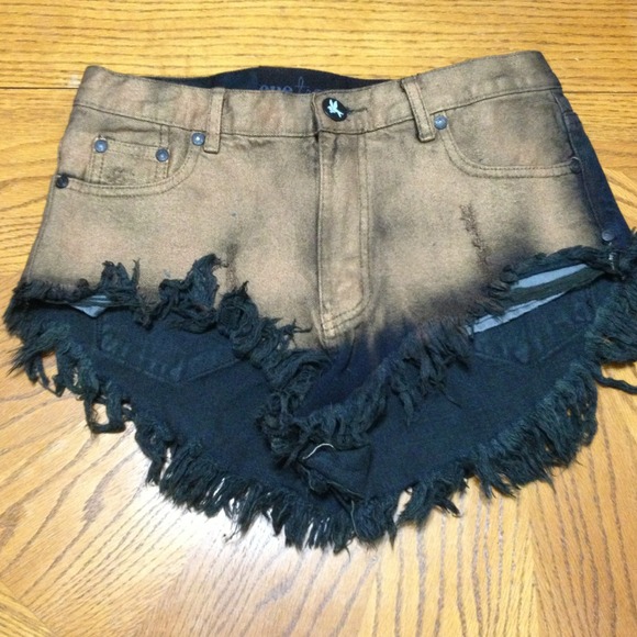 2-Toned Roller cut off shorts