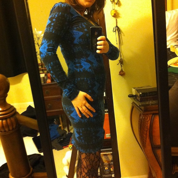 Blue and black Aztec-symboled form fitting dress - Picture 2 of 3