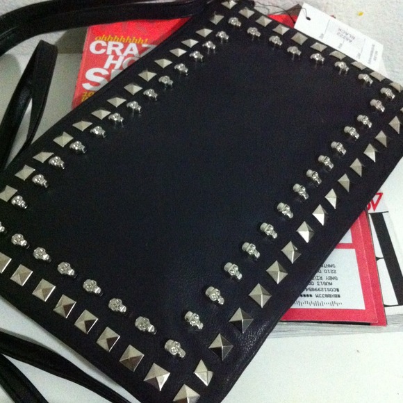 Cross body skull bag