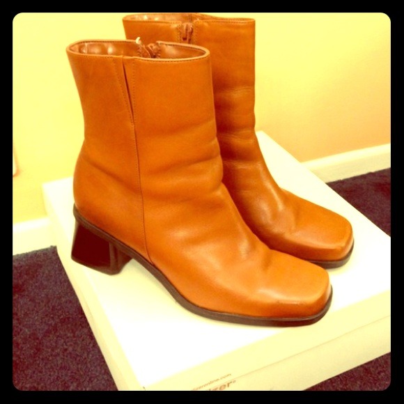 ❌SOLD❌ Tan booties