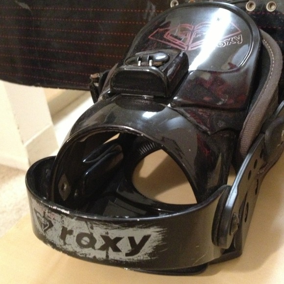 🎃🎃SOLD 🎃🎃Roxy snowboard - Picture 2 of 4