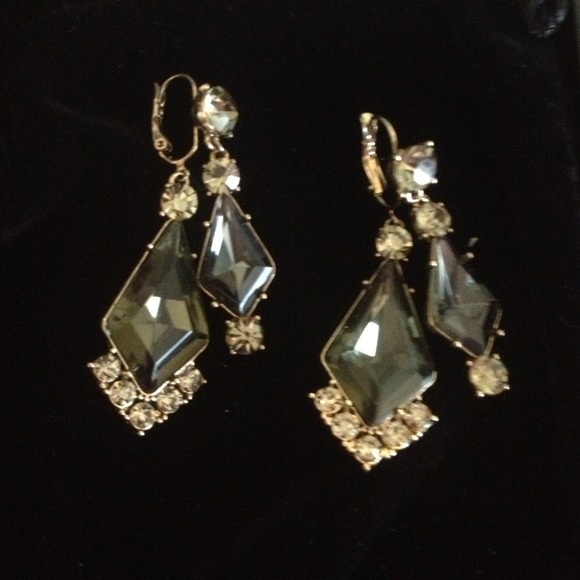 Beautiful dual earrings smokey grey