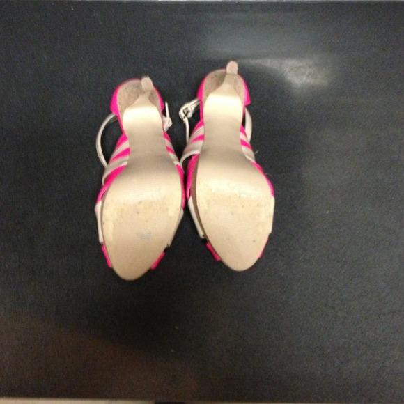 Guess shoes size 9. Only used once ✨ - Picture 4 of 4