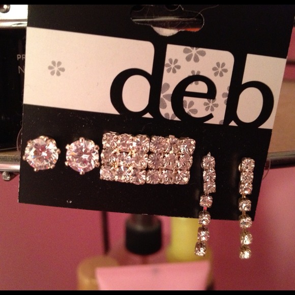 Bundle of Earrings - Picture 2 of 3