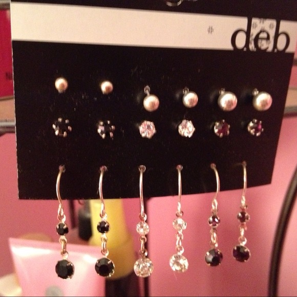 Bundle of Earrings - Picture 3 of 3