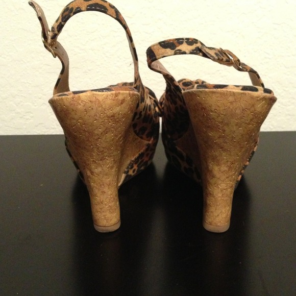 🚫Sold in Bundle🚫 Leopard Wedges - Picture 3 of 4