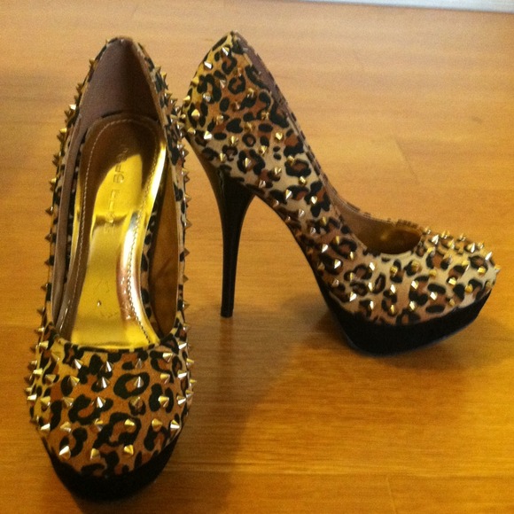 Spiked heels - Picture 2 of 3