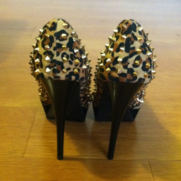 Spiked heels - Picture 3 of 3