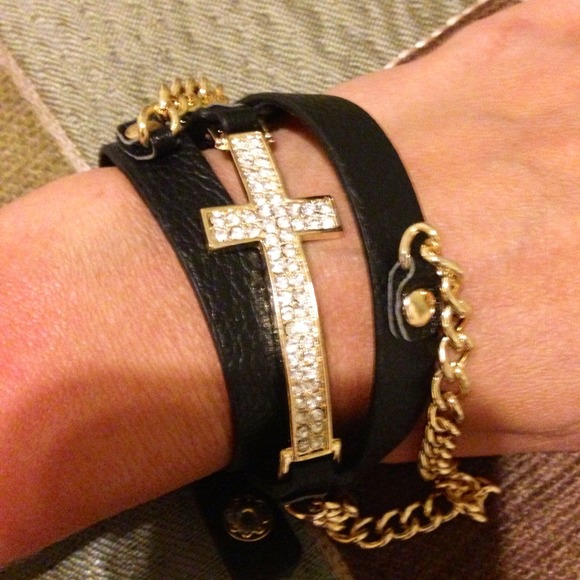 Wrap cross bracelet - Picture 2 of 2